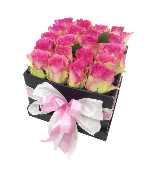 Růžové růže v krabičce